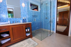 Luxury-shower-in-Paradise