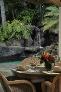 Outdoor Dining at Luxury Hawaiian Beach Rental